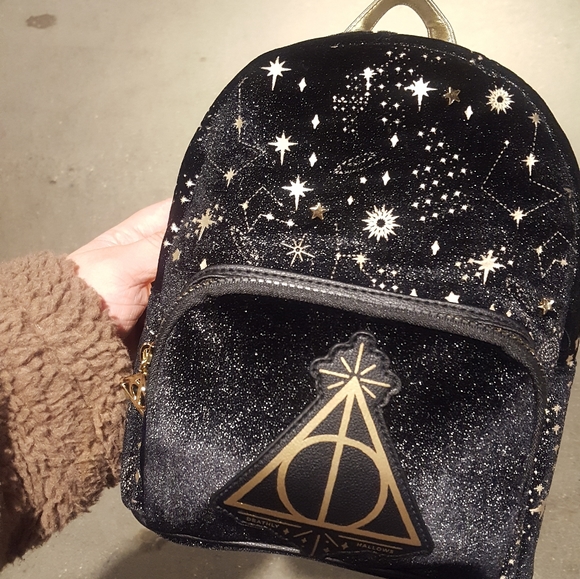 Harry Potter Velvet Deathly Hallows Backbag - Picture 2 of 8
